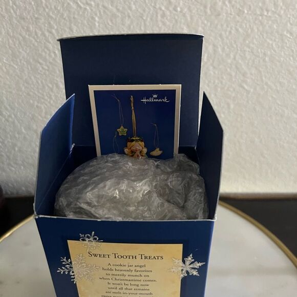 HALLMARK KEEPSAKE ORNAMENT Porcelain Dated 2004 SWEET TOOTH TREATS NEW Angel - Picture 3 of 3